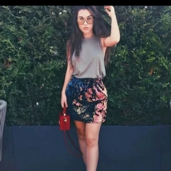 NWT Zara Sequin Velvet Mini Paperbag Waist Skirt - Picture 3 of 5